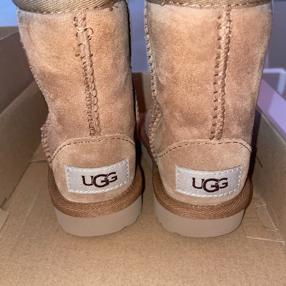 Toddler girl UGGS size 6 - Picture 2 of 5